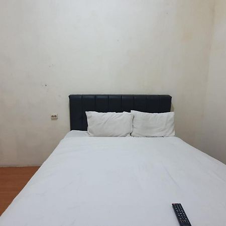 Reddoorz Syariah At Demasto Homestay Jember Exterior photo