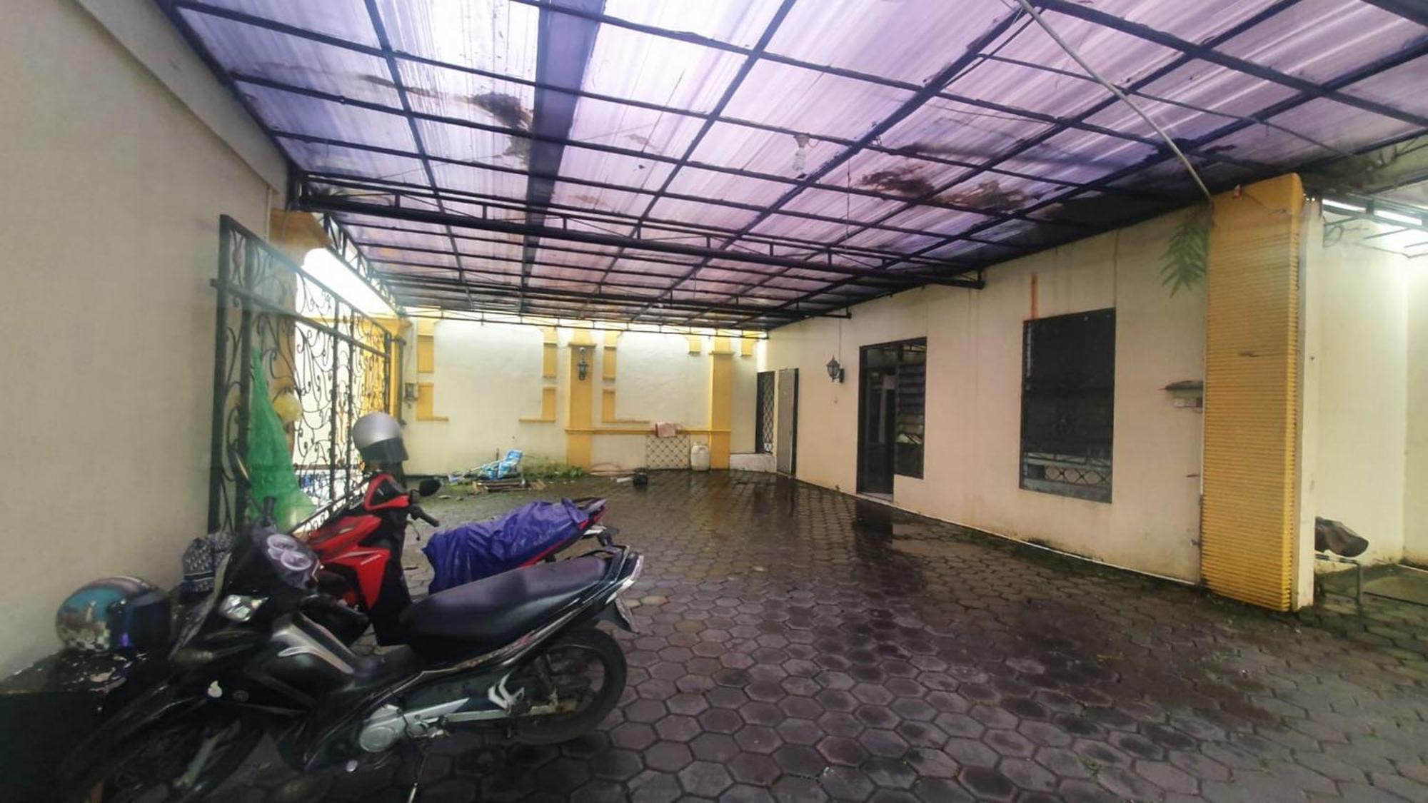 Reddoorz Syariah At Demasto Homestay Jember Exterior photo