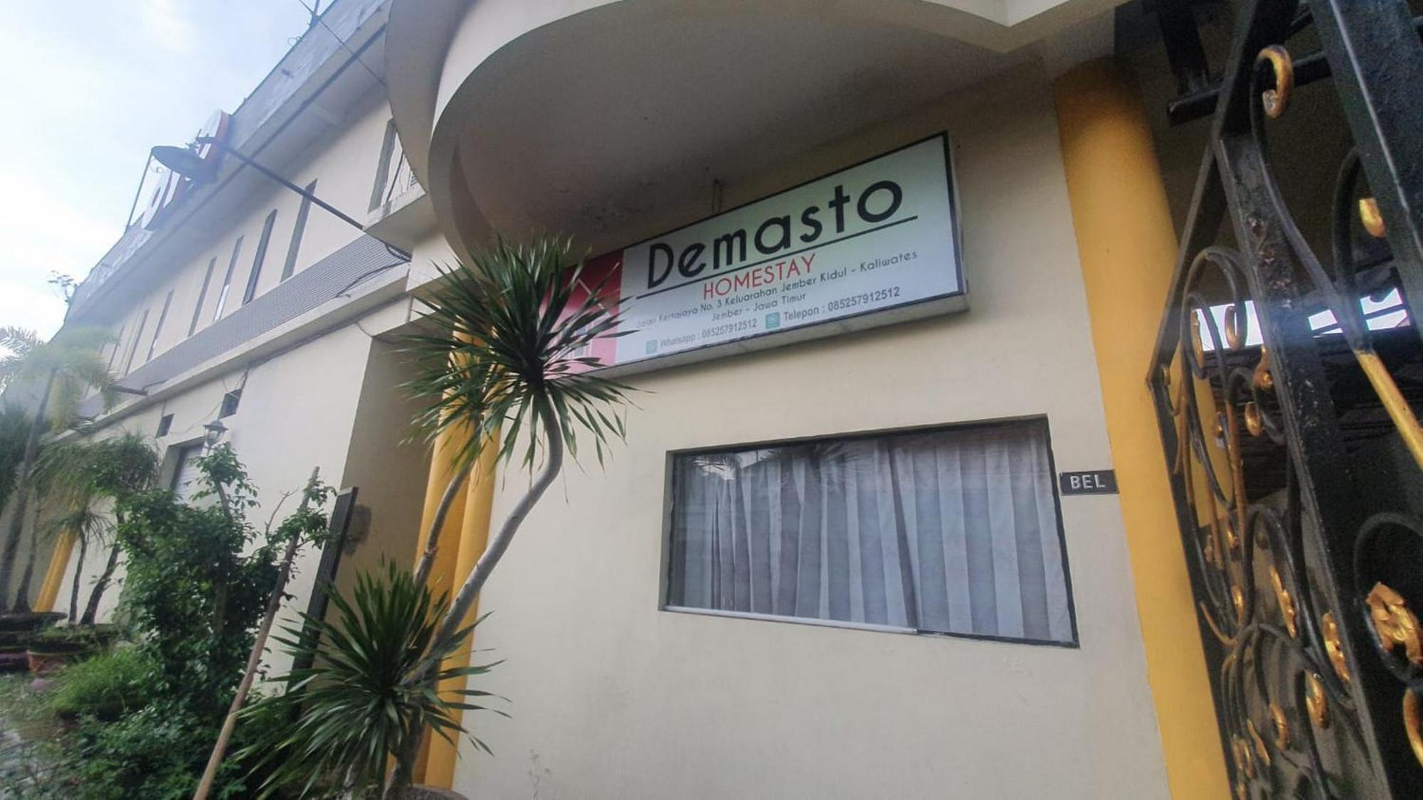 Reddoorz Syariah At Demasto Homestay Jember Exterior photo